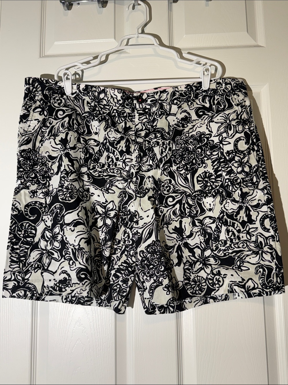 Lilly Pulitzer Men’s Beaumont Shorts with Black & White Floral-Print